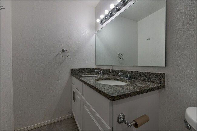 Building Photo - Pending