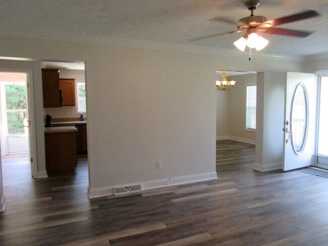 Building Photo - 2130 SC-111