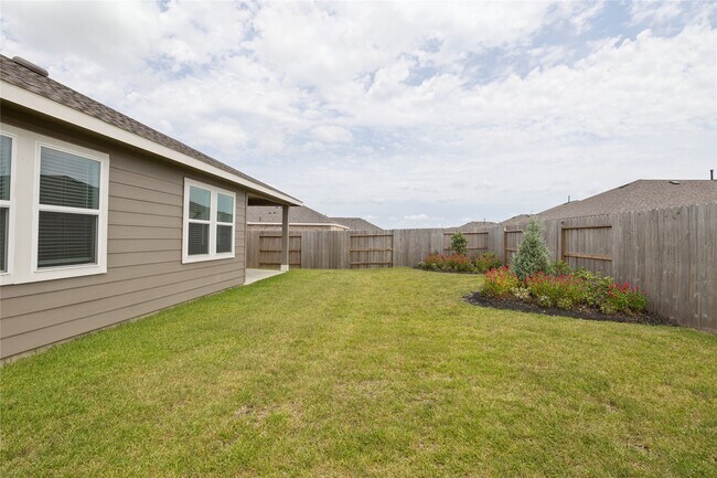 Building Photo - 693 Daniels Lk Ln
