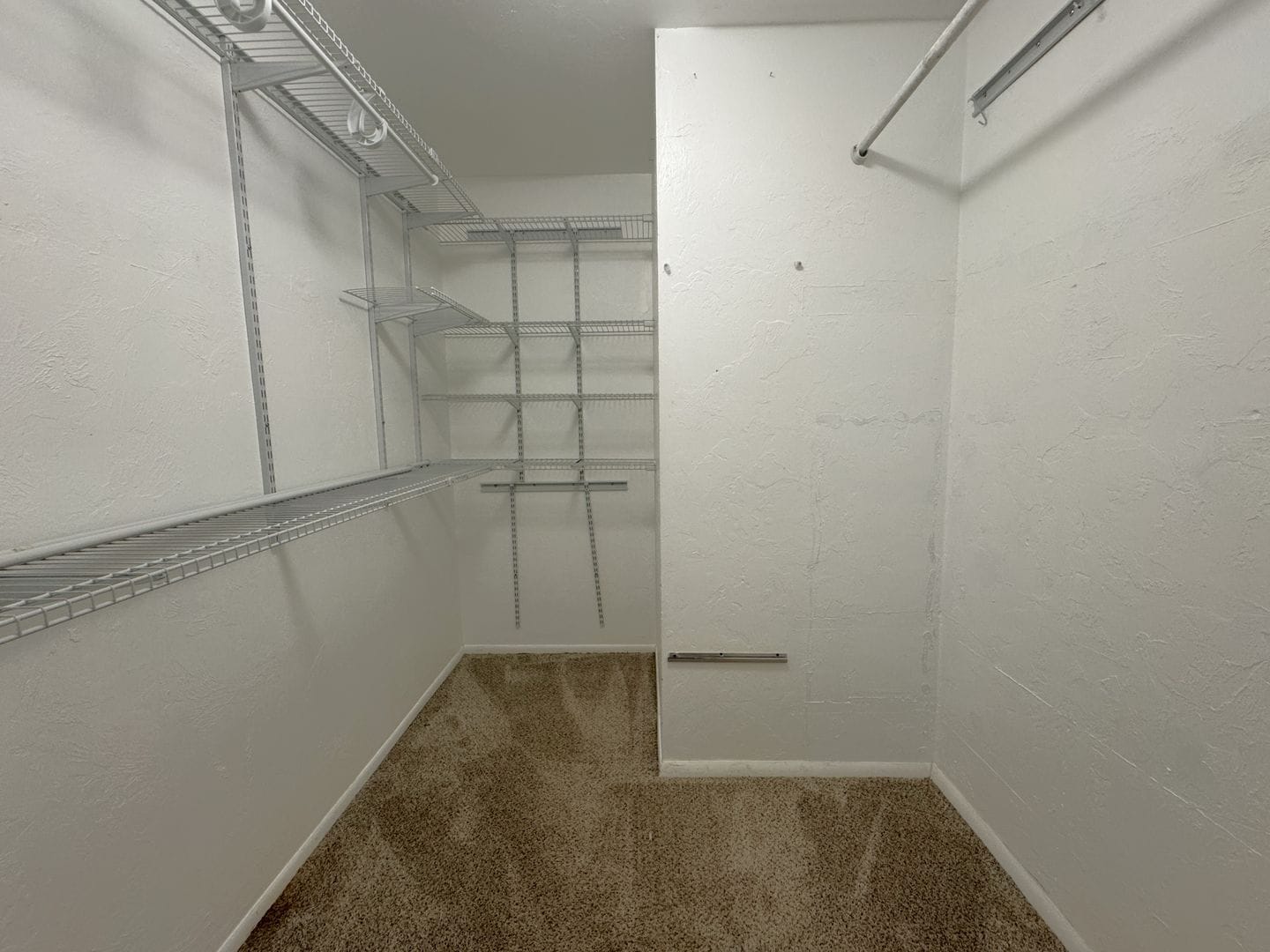 Building Photo - 2 Bedroom, 2 Bath Condo Available Soon!