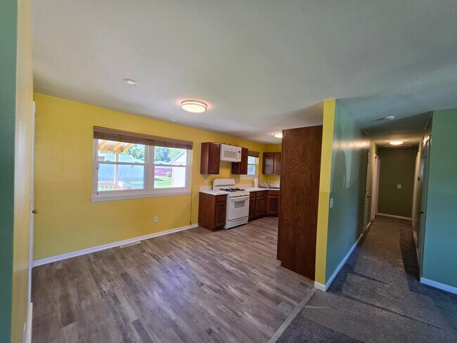 Building Photo - 4637 Clayton Dr