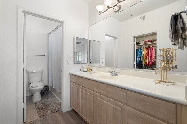 Building Photo - Scottsdale Condo!