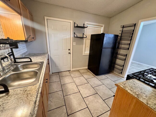 Building Photo - Charming 3-bedroom, 1-bath home featuring an attached carport and a fully fenced backyard—perfect...