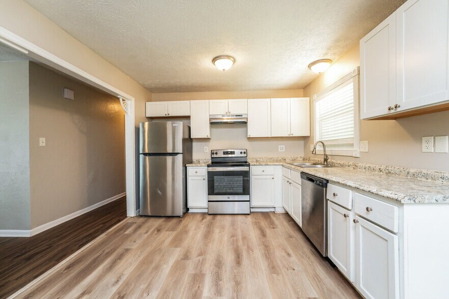 Building Photo - 303 Mercer Dr
