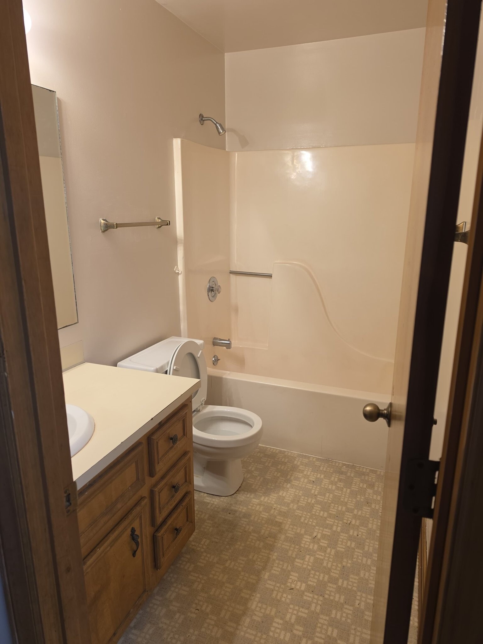 Building Photo - 180 Glenwood Dr
