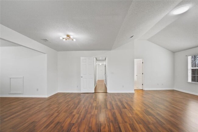 Building Photo - 197 Kyndal Dr