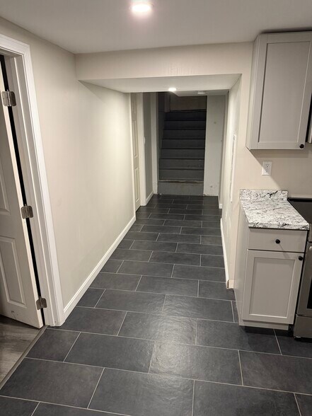 Building Photo - 28 Nagle St