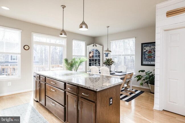 Building Photo - 111 Notions Ct