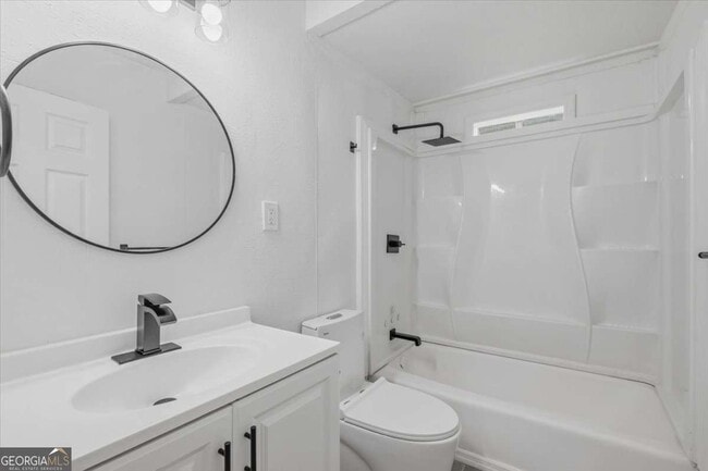Building Photo - 608 N College Dr
