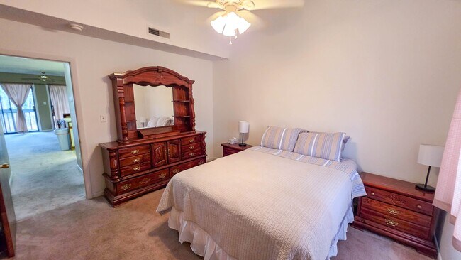 Building Photo - 500 Fairway Village Dr