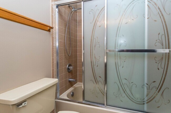 Building Photo - Cozy 2-Bed Condo with Fireplace, Garage & ...