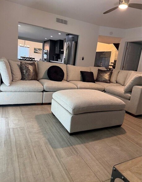 Building Photo - 3231 Salzedo St