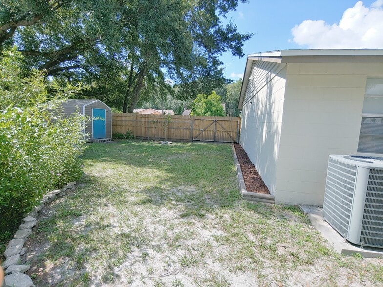 Building Photo - 2809 Cedaridge Dr