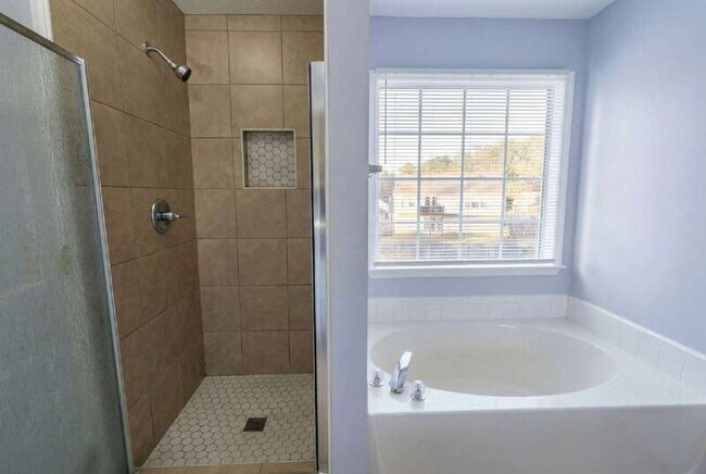 Building Photo - 370 Darter Run NW