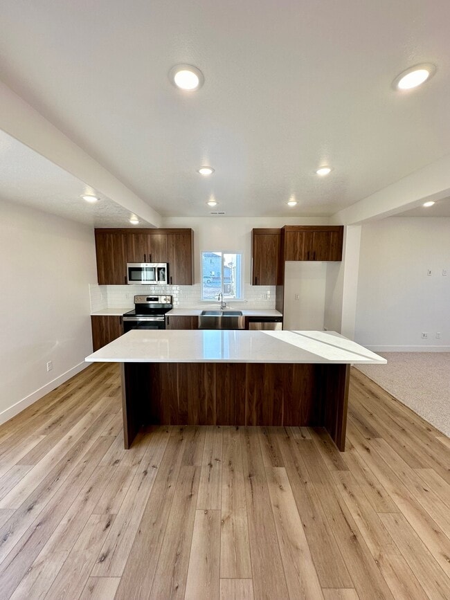 Building Photo - HC542