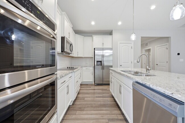 Building Photo - 511 Pondpine Ln