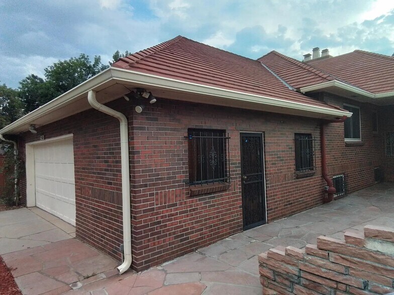 Building Photo - 2580 N Monaco St Pkwy