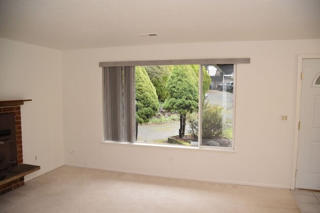 Building Photo - 3 Bedroom 1 Bath University Place Rambler on Quiet Cul De Sac