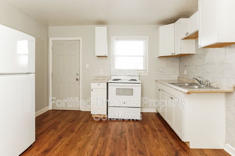 Building Photo - 2008 Row St