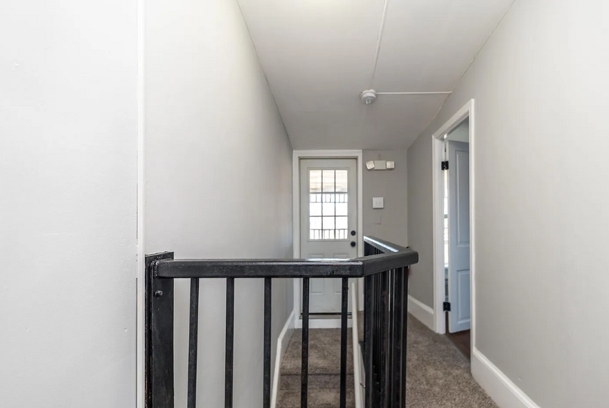 3rd floor - 708 E Walnut St