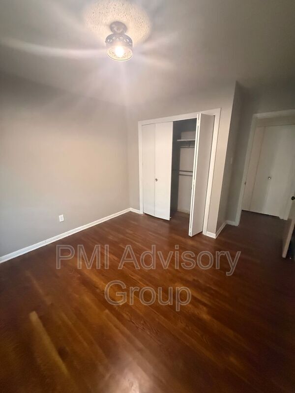 Building Photo - 1643 SW Knollwood Dr