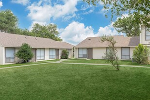 Building Photo - Country Oaks Apartments