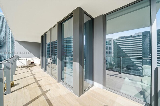 Building Photo - 88 SW 7th St