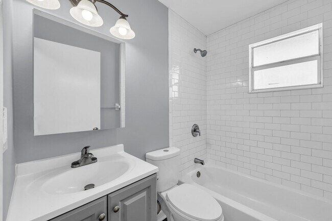 Building Photo - 1565 W 28th St