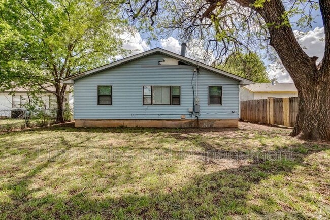 Building Photo - 1005 SW 63rd St