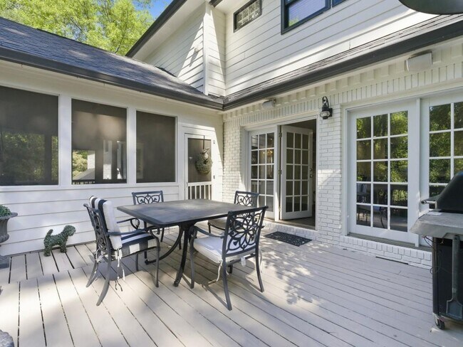 Building Photo - 1350 Battleview Dr NW