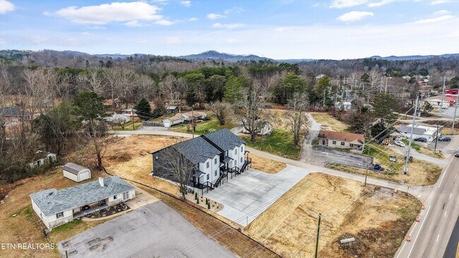 Building Photo - 8306 Lobelia Ln
