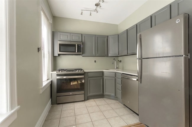 Building Photo - 36 Duncan Ave