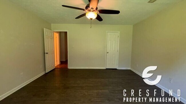 Building Photo - Charming 3 Bedroom, 2 Bath AVAILABLE NOW!