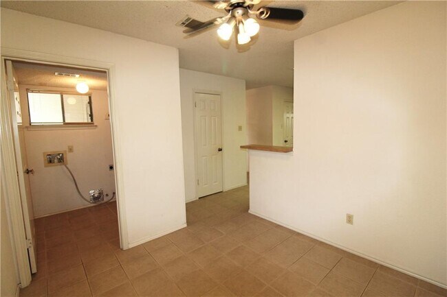 Building Photo - 15706 Racine Cove