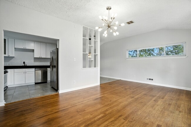 Building Photo - 2918 Somerset Ln
