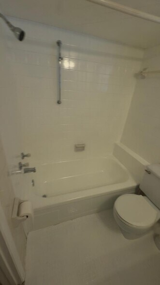 Building Photo - 440 Maddock St