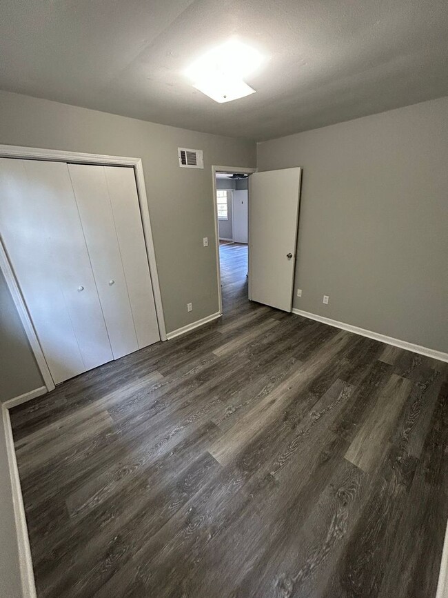 Building Photo - Apartment in Carrollton City Limits with a...