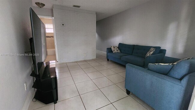 Building Photo - 1210 NW 30th Ave