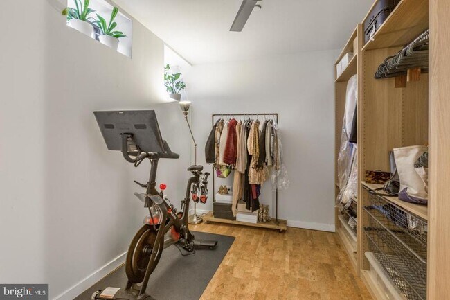 Building Photo - 1306 Hope St