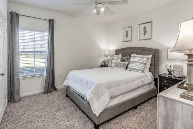 Building Photo - Luxury Living in Spring! 2/2 Apt ~