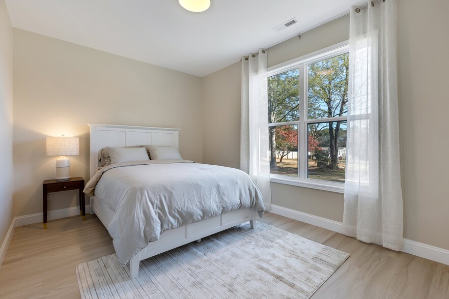 Front Bedroom - 170 Weaver Line