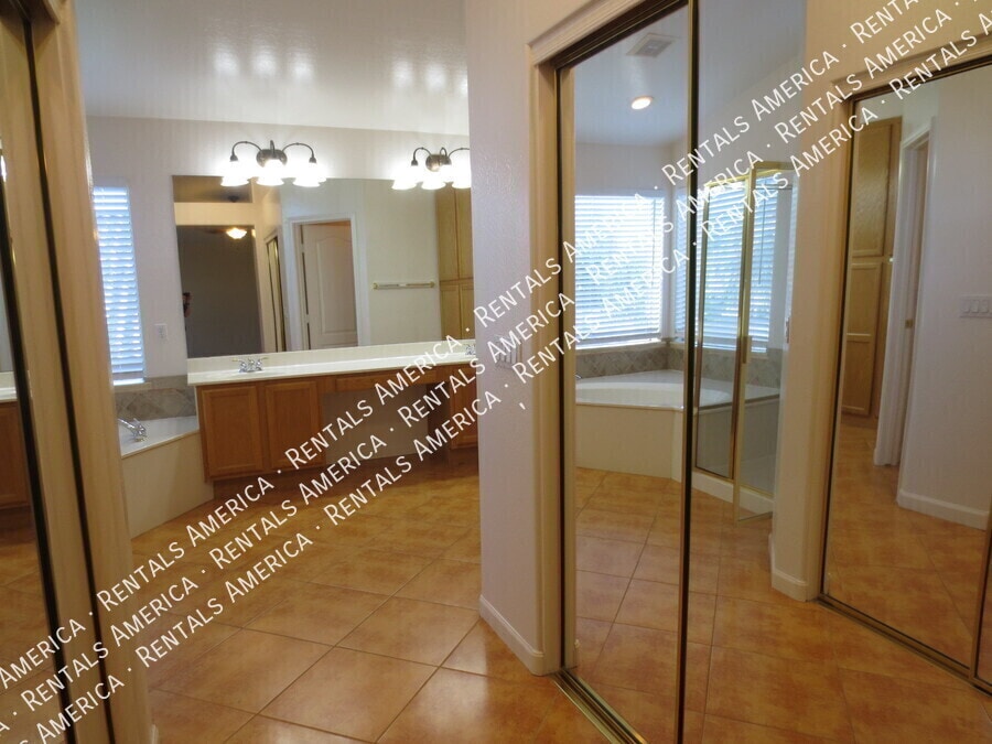 Building Photo - 2671 S Leonard Pl