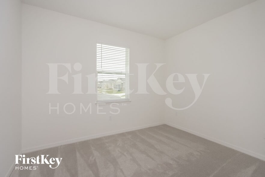 Building Photo - 344 Corbel Ln