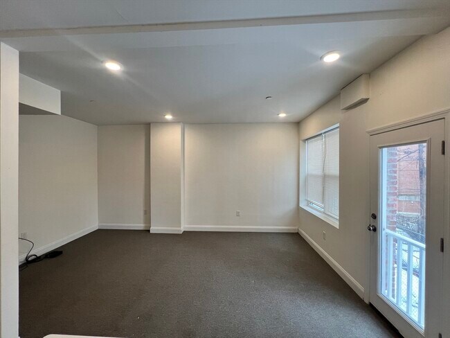 Building Photo - 123 Intervale St