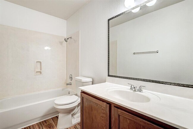 Building Photo - 1305 4 Cabin Ct
