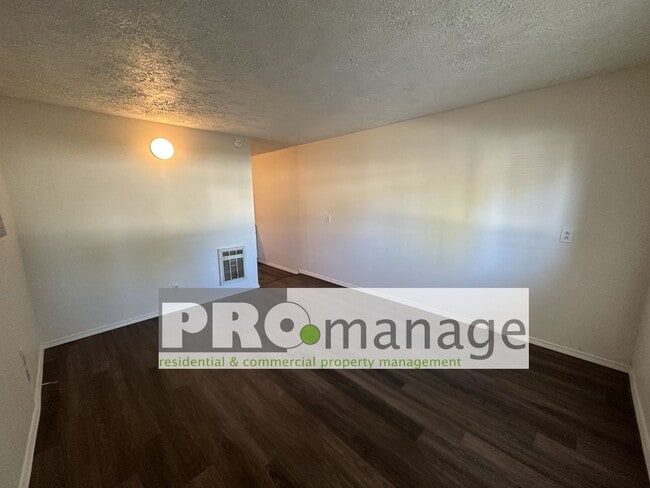 Building Photo - 437 W Crowley St