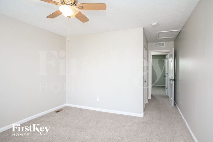 Building Photo - 4020 Poplar Dr