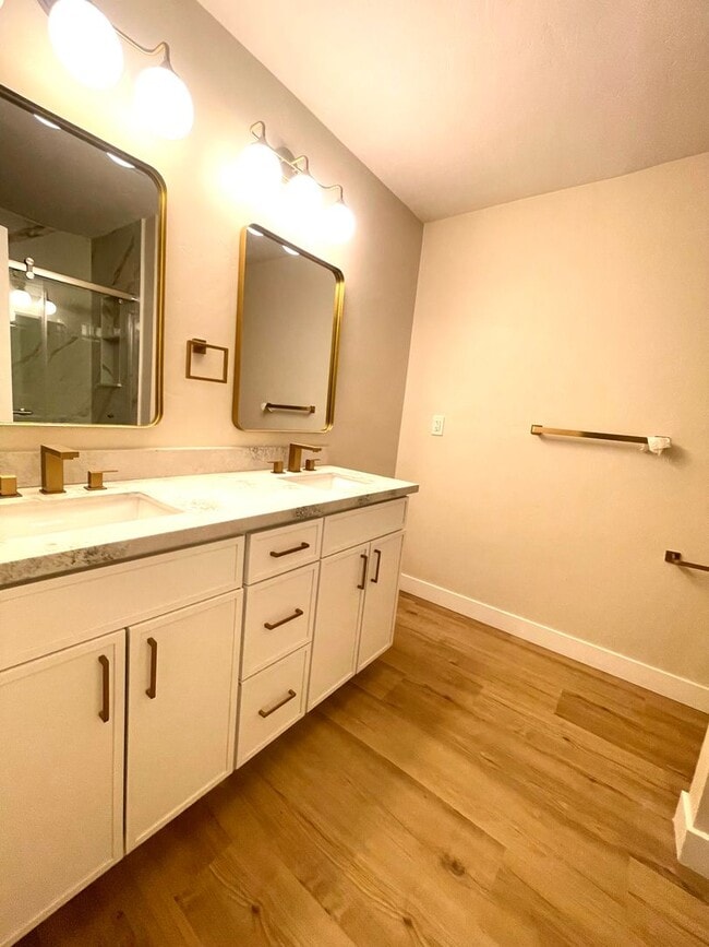 Building Photo - Newly renovated 3bd