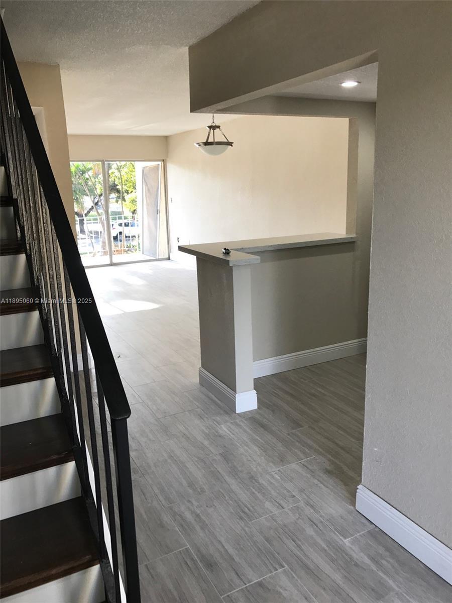 Building Photo - 9353 Fontainebleau Blvd