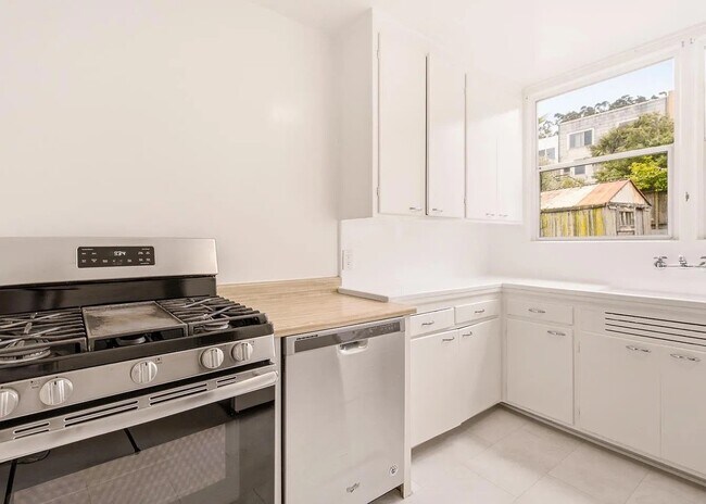 Building Photo - 577 Bellevue Ave